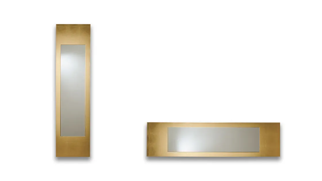 Specchio di design asimmetrico con cornice in legno e fogli d'oro Alisei di Riflessi