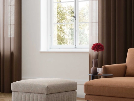 Pouf contenitore in tessuto imbottito e trapuntato Treasure di Le Comfort