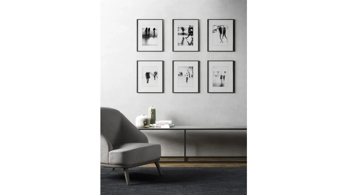 Quadri con grafiche in bianco e nero su carta patinata con cornice di Doimo Salotti
