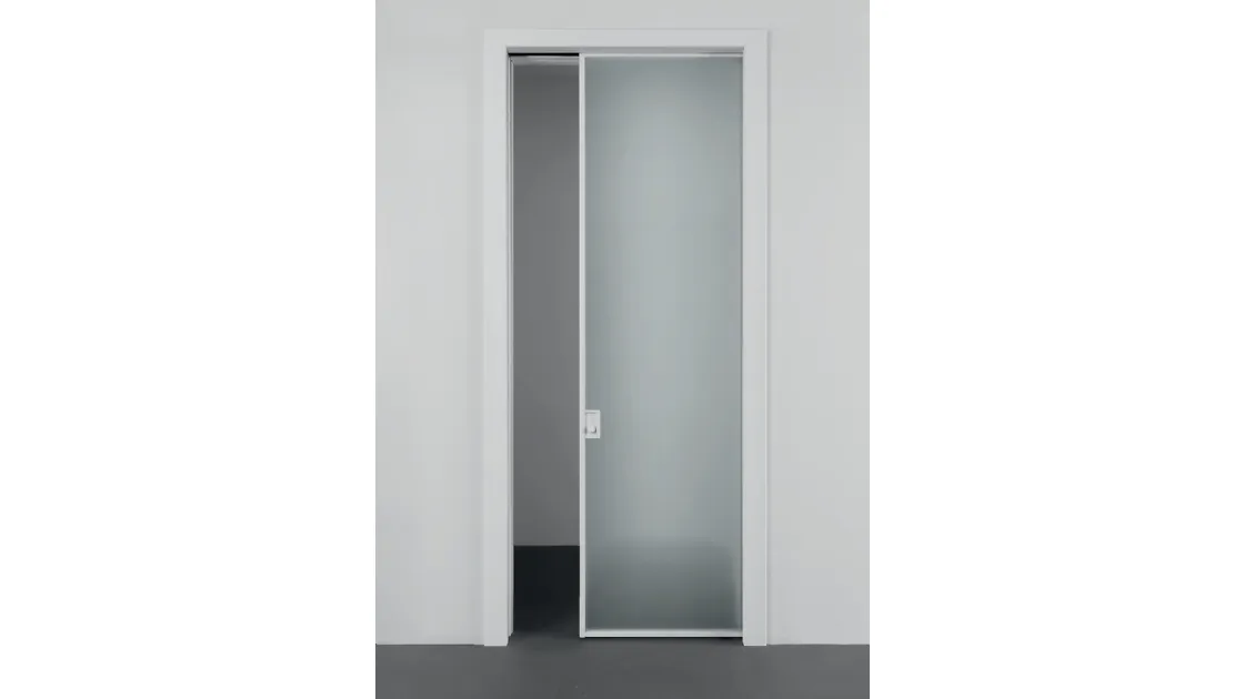 Porta a scomparsa con anta in vetro polvere satinato Beat di Albed