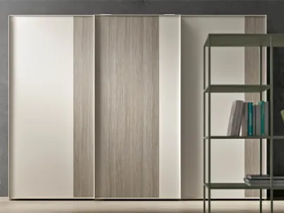 Armadio dal design raffinato in laccato opaco e melaminico Slim Scorrevole di Clever