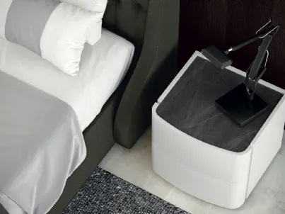 Comodino Marlene in laccato opaco Bianco neve e top in gres lucido Stone grey di Febal