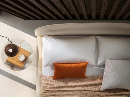 Letto in tessuto imbottito con testiera Belmondo di Le Comfort