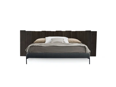 Letto Urban Ranch testiera a terra di Devina Nais