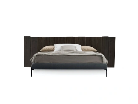 Letto Urban Ranch testiera a terra di Devina Nais