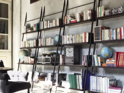 Libreria Easy in ferro con ripiani in legno di Devina Nais
