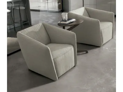 Poltroncina in tessuto essenziale ma non banale Pura di Febal