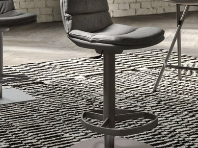 Sgabello imbottito Marlon di Ozzio