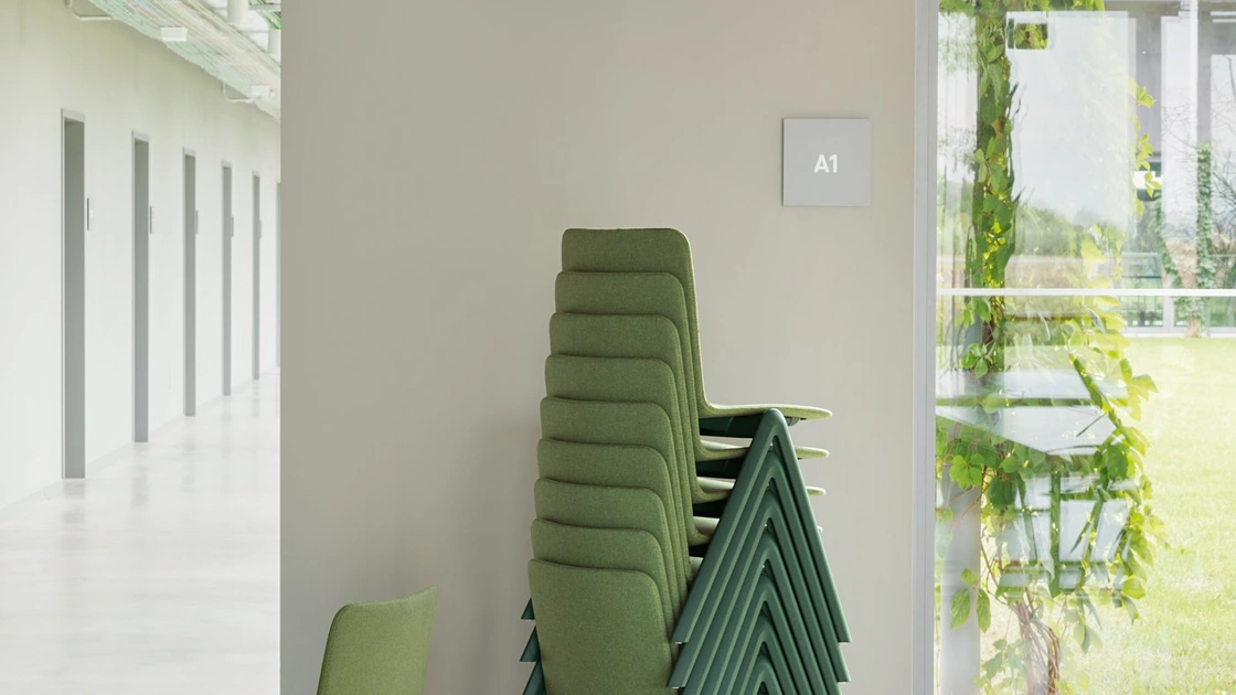 Sedia impilabile Stack Imbottita di Midj