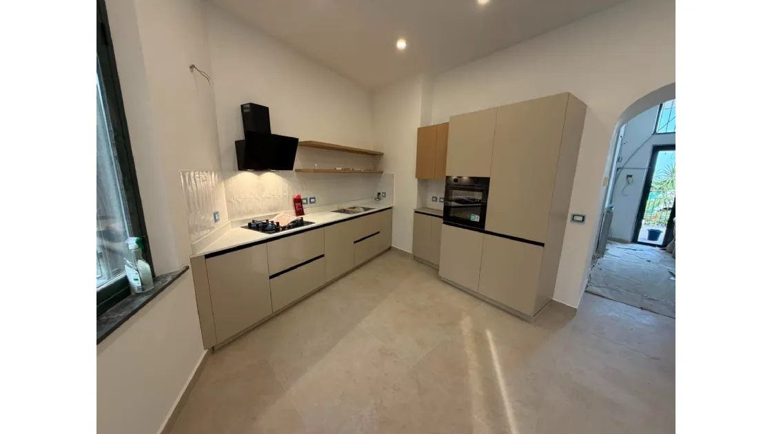 Cucina Su Misura Valdesign Anice a Mascali: Progettazione per spazi fuori squadro