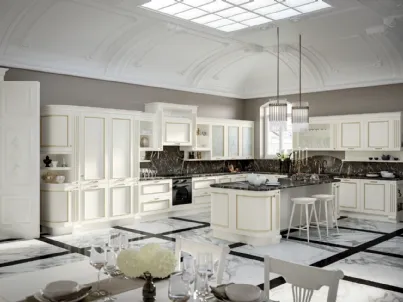 Cucina Classica angolare con isola in laccato bianco opaco e top in marmo Romantica 05 di Febal