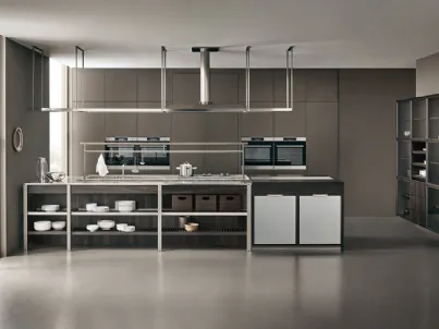 Cucina Design con isola KLab 03 in Vetro Diamantato e Rovere Termotrattato di Ernestomeda