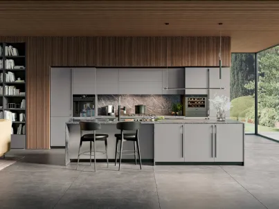 Cucina Moderna con isola in laccato opaco grigio malta Modula 02 di Febal