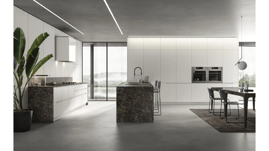 Cucina Moderna in laccato opaco bianco e top effetto marmo con penisola effetto marmo Traccia 04 di Febal Casa