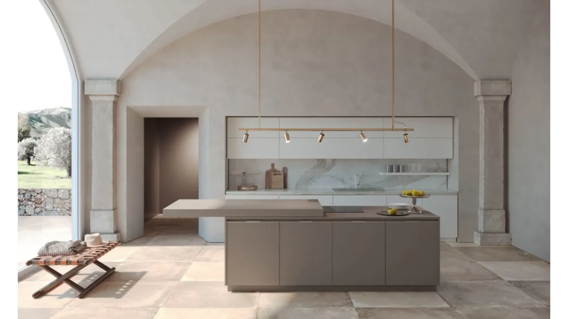 Cucina moderna con isola in laccato opaco Era 01 di Febal Casa